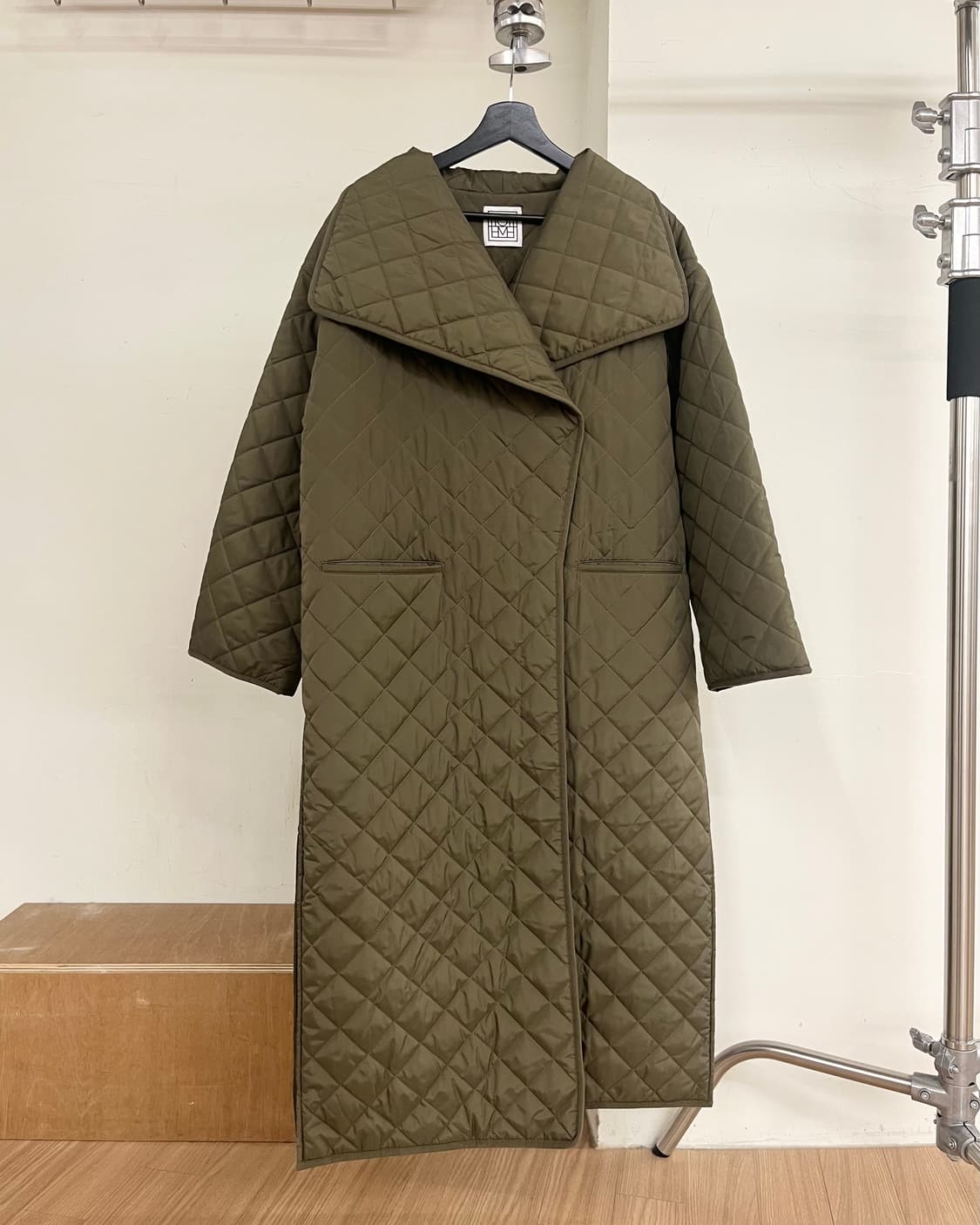 토템 카키 다이아몬드 퀼티드 자켓 상품이미지1