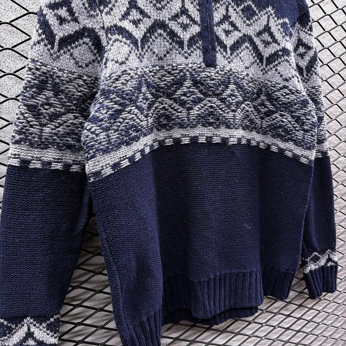 노드릭 패턴 반집업 니트 와이드시보리 디테일 네이비 상품이미지5