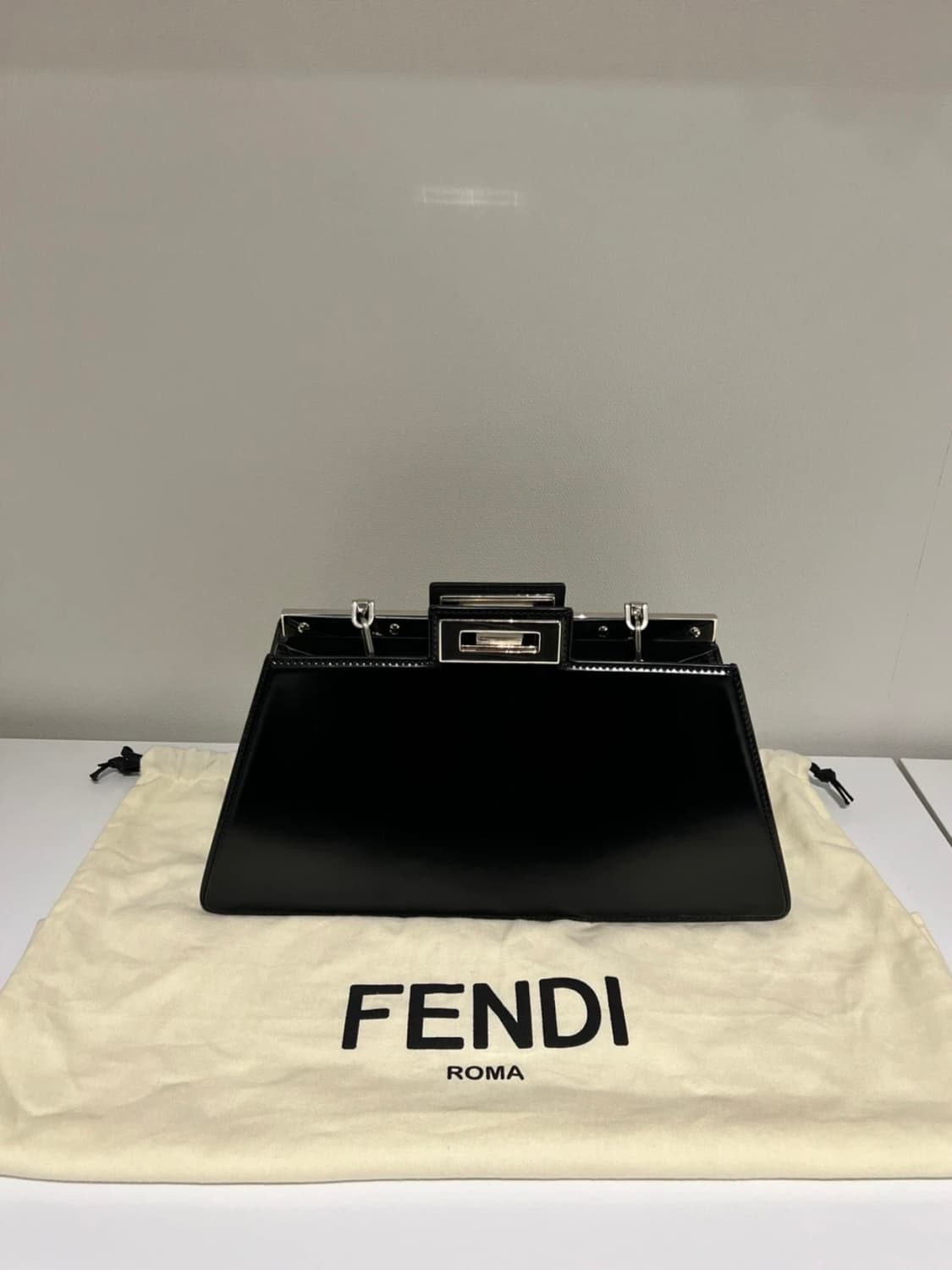 [정품/새상품급] 펜디 피카부 컷 체인 백 상품이미지1