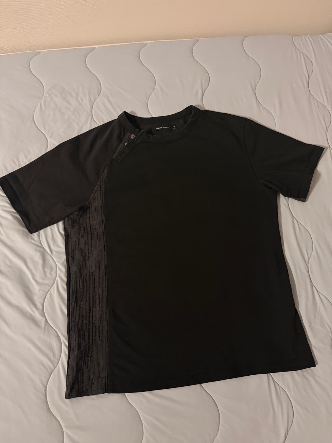 (3) 해칭룸 Curved Henley Neck Tee Black 상품이미지1