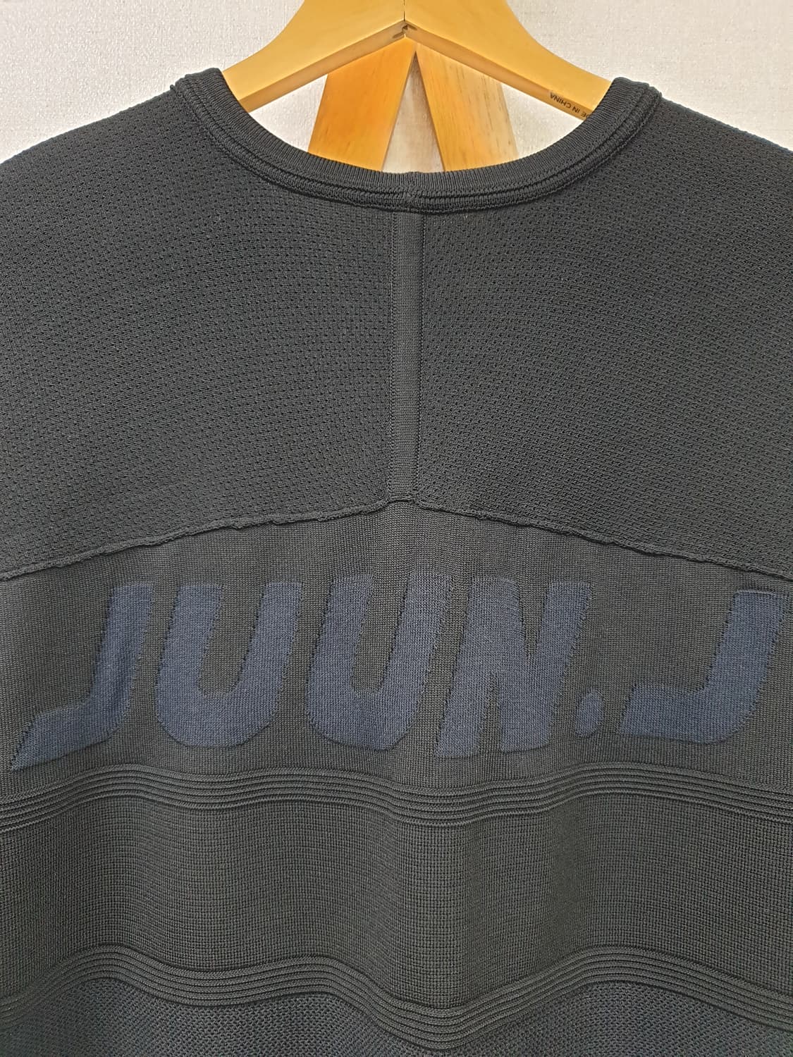 [s/105] JUUN.J 준지 백로고 블랙 반팔 니트 상품이미지3