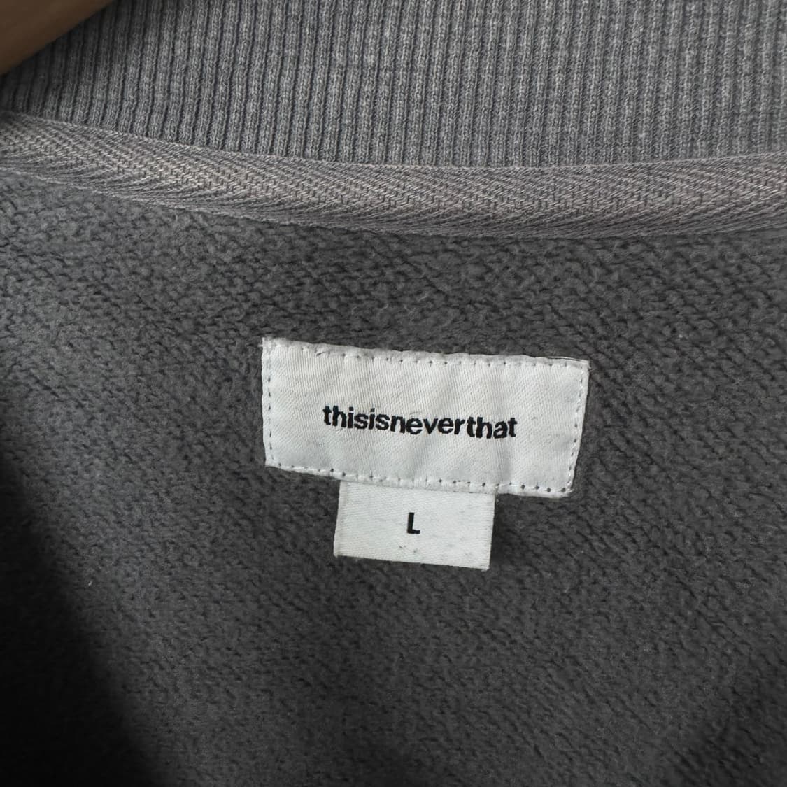 디스이즈네버댓 자수로고 맨투맨 상품이미지3