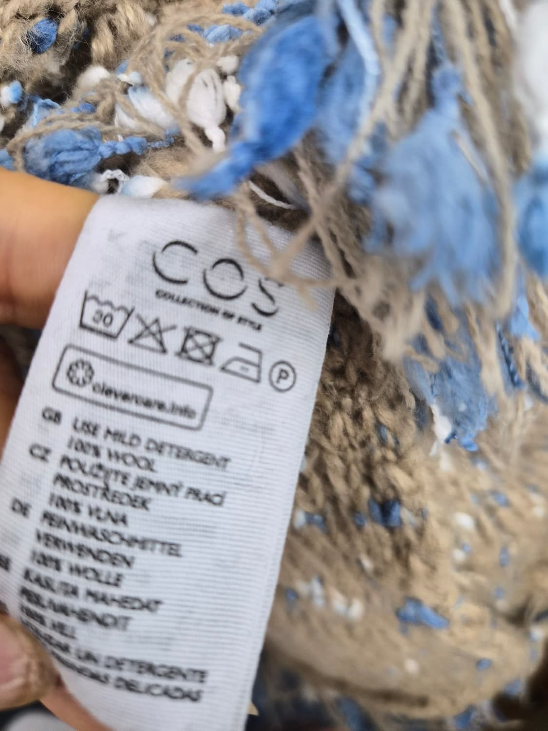 COS 프린지 트위드 니트 가디건 . 카고데님  버뮤다팬츠 상품이미지5