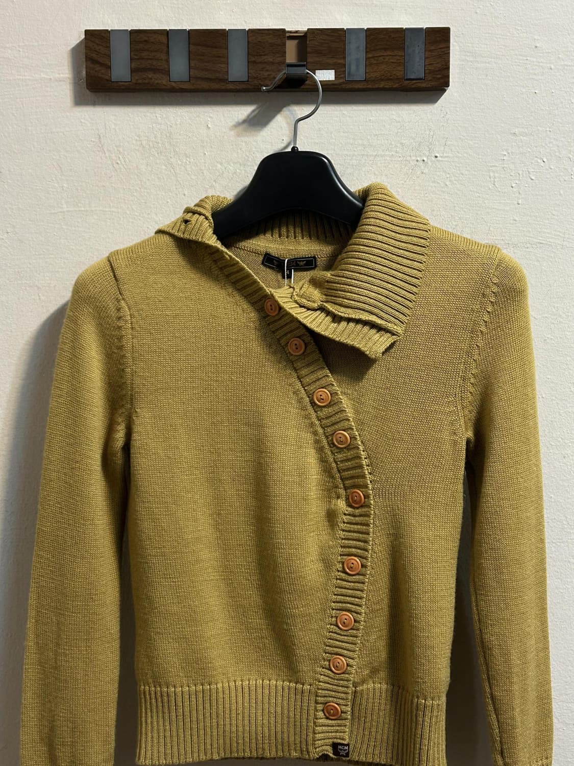 MCM 비대칭 버튼 하이넥 가디건 상품이미지2