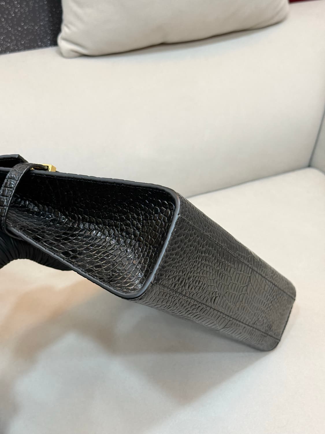 생로랑 블랙 크로커다일 엠보스 맨해튼 숄더백 상품이미지7