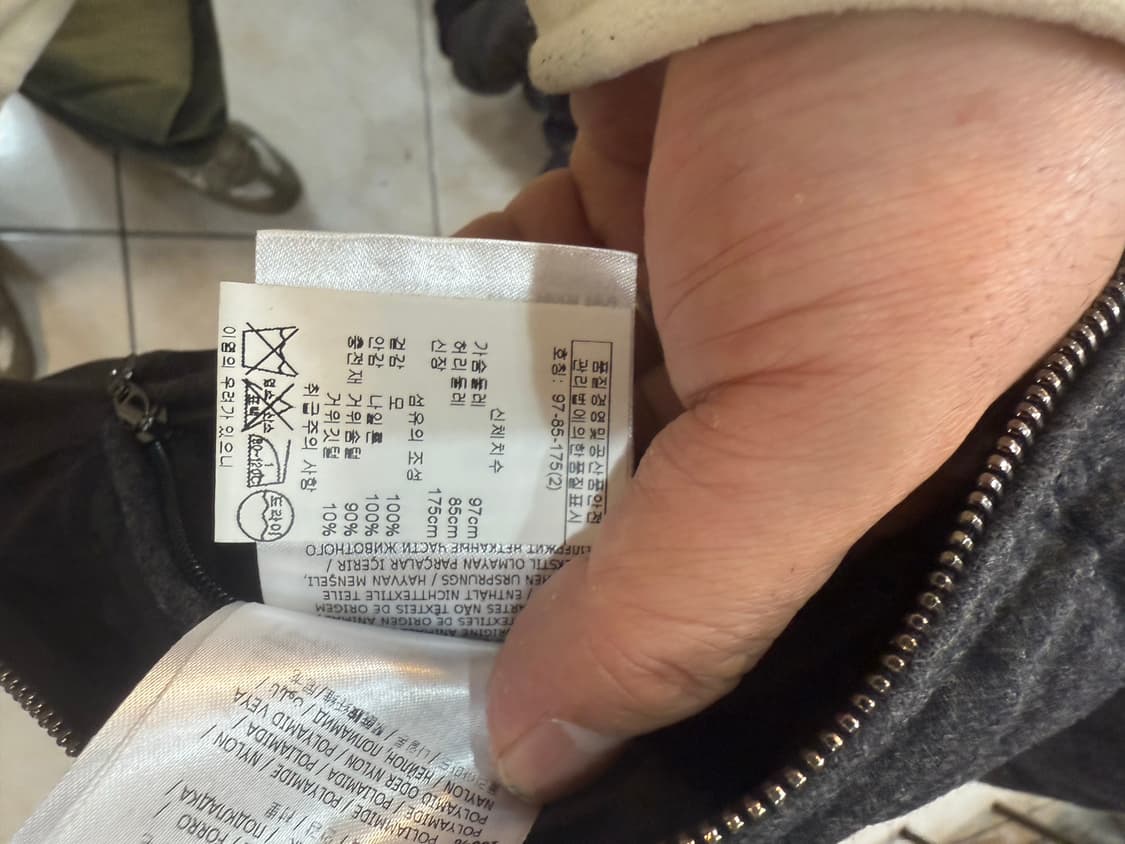 2/100 정품 몽클레어 DELABOST 패딩 팝니다 상품이미지6