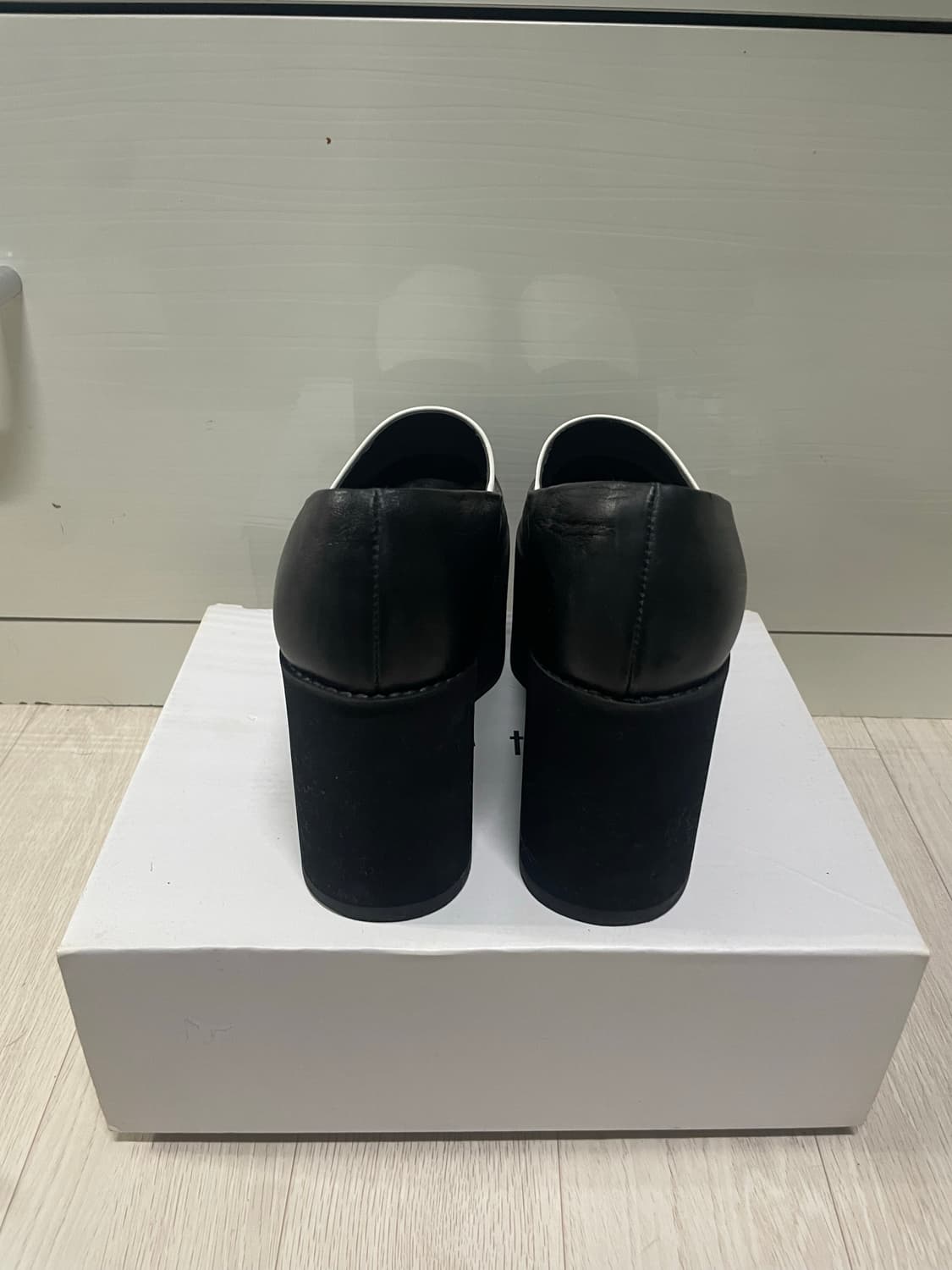 로우클래식 블랙&화이트 로퍼 상품이미지3