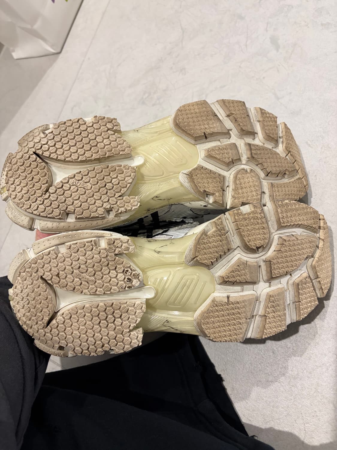 발렌시아가 뉴러너 그라피티 상품이미지4