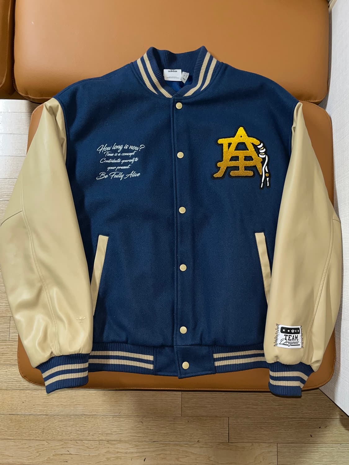 ADIDAS varsity jacket 상품이미지1