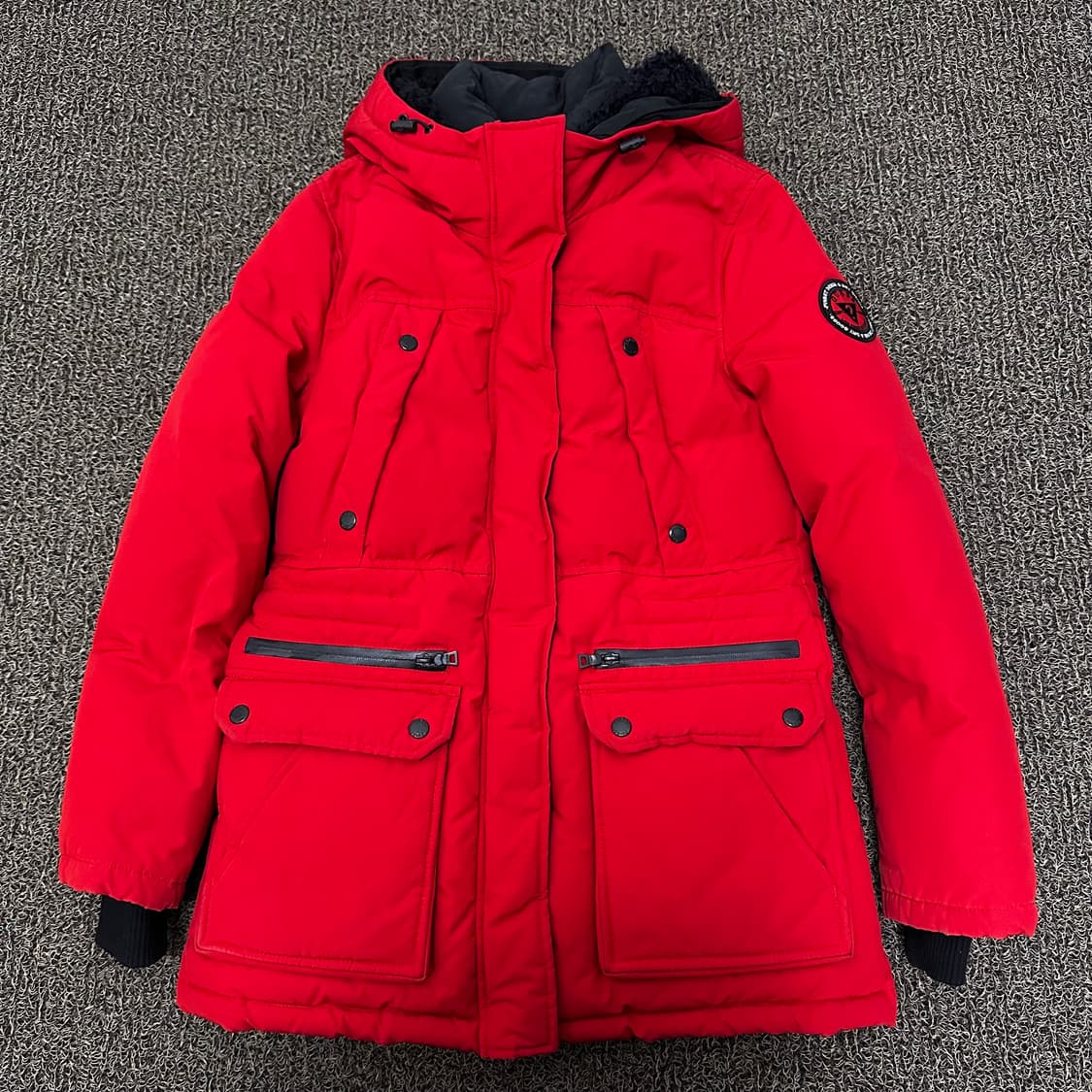 GUESS 게스 여성 덕다운 롱패딩 레드 S 상품이미지1