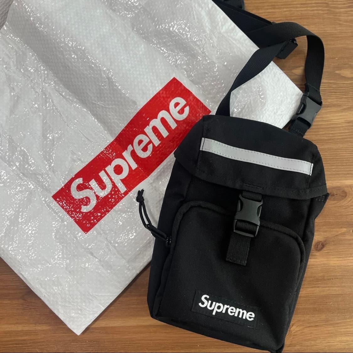 슈프림 카메라백 블랙 24FW 상품이미지4