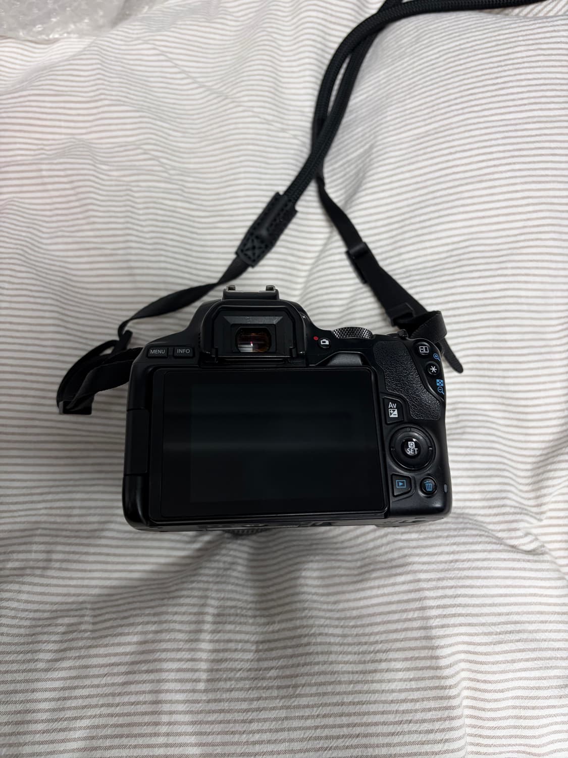 캐논 EOS 200D2 18-55 렌즈 세트 판매합니다 상품이미지3