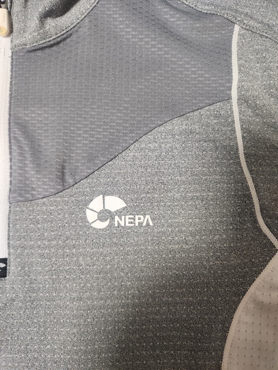 새상품급) 네파 여성 메쉬 하프집업 기능성 반팔티 사이즈 90 S

여러 상품이미지4