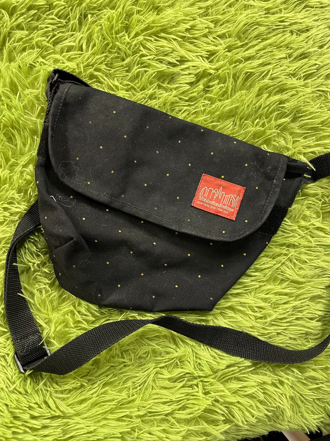 빈티지 블랙 도트 메신저백 상품이미지1