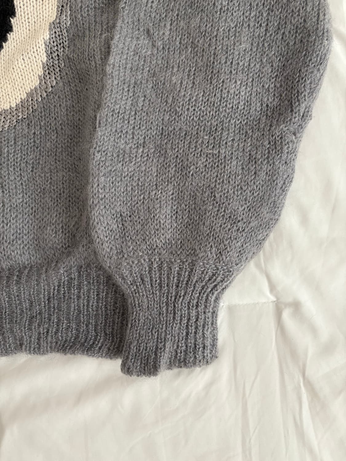 grey corsage sweater 코사지 디테일 니트 상품이미지4