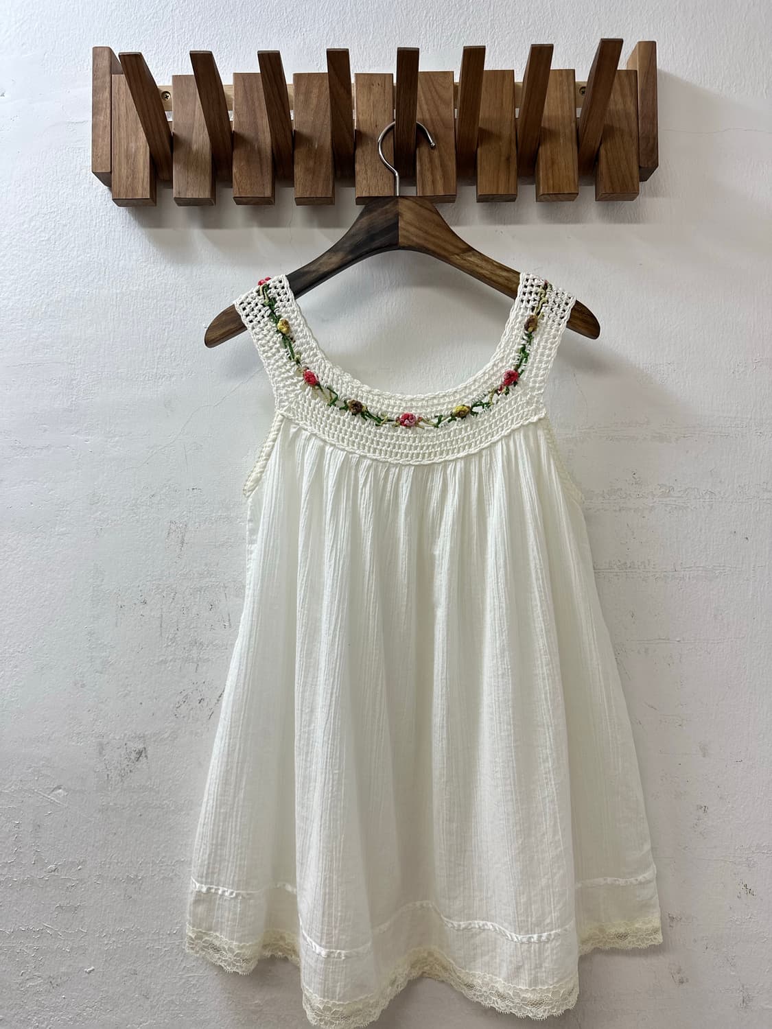 일본빈티지 코튼 100% 크로셰 요크 플라워 자수 셔링 슬리브리스 상품이미지5