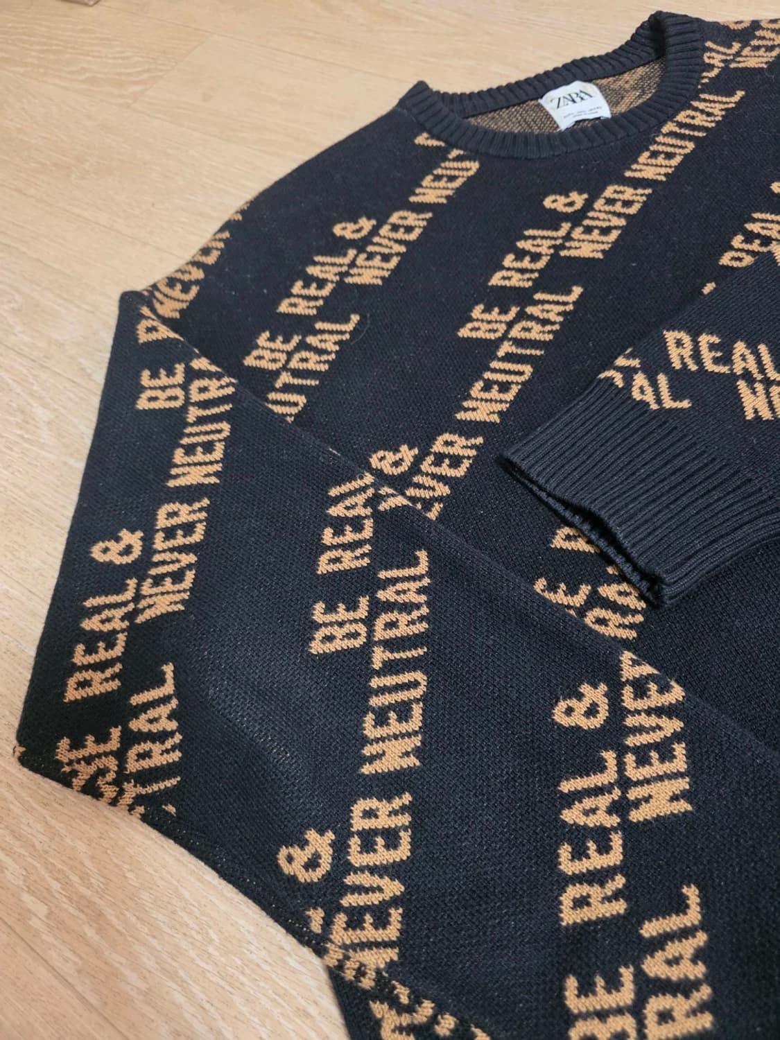 자라 텍스트 자카드 라운드넥 니트 상품이미지3