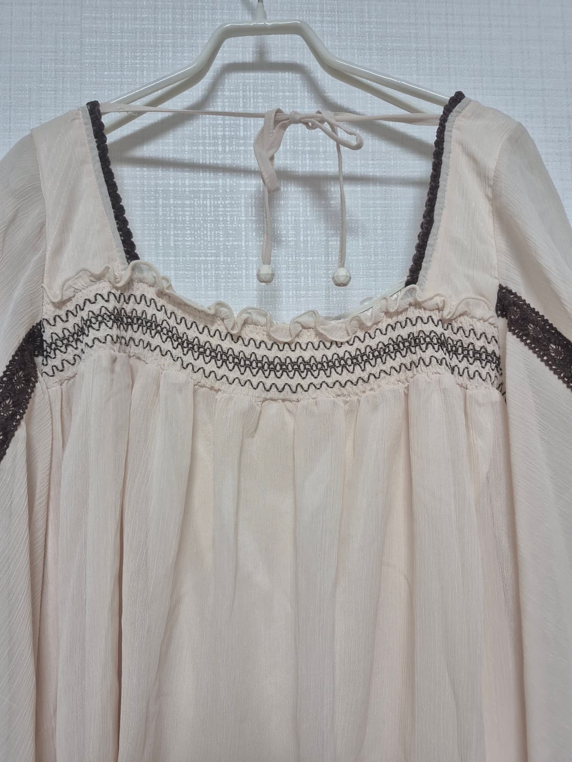 리즈리사 샘플 블라우스 베이지 상품이미지3