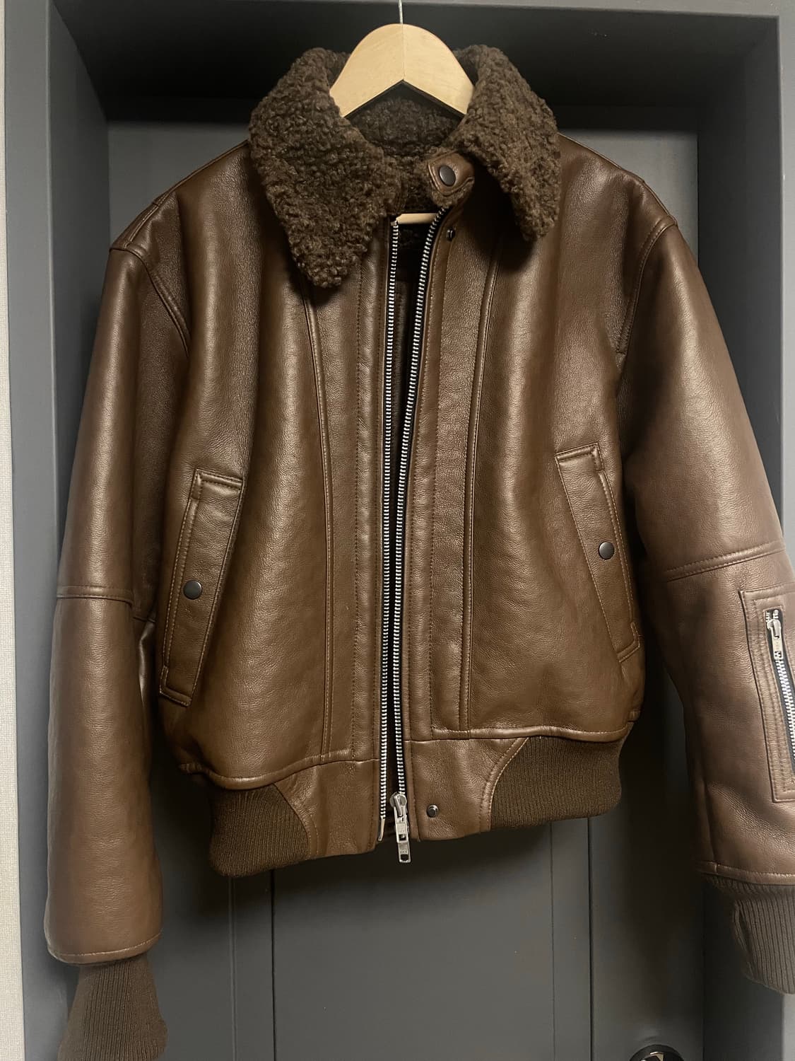 알렌느 쉐어링 3d 크롭 블루종 무스탕 (1 사이즈) 상품이미지2