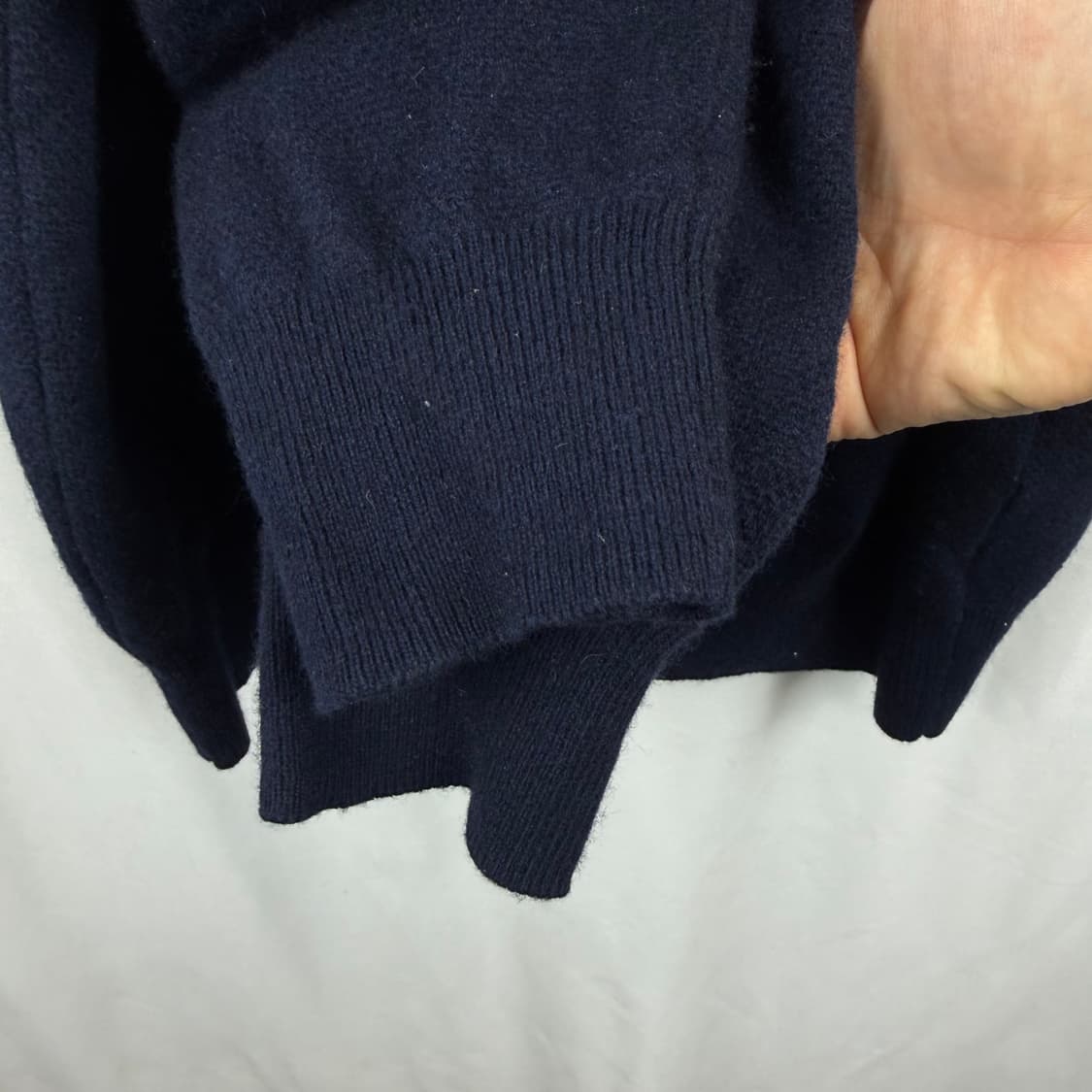 (100) 헤지스 울 혼방 라운드 니트 네이비 상품이미지4