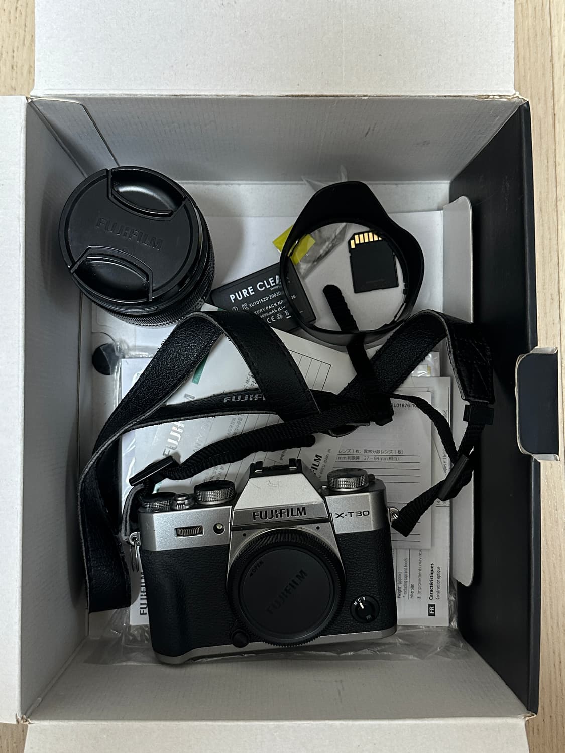 후지 x-t30 실버 바디 + 18-55mm 렌즈 판매합니다 상품이미지1