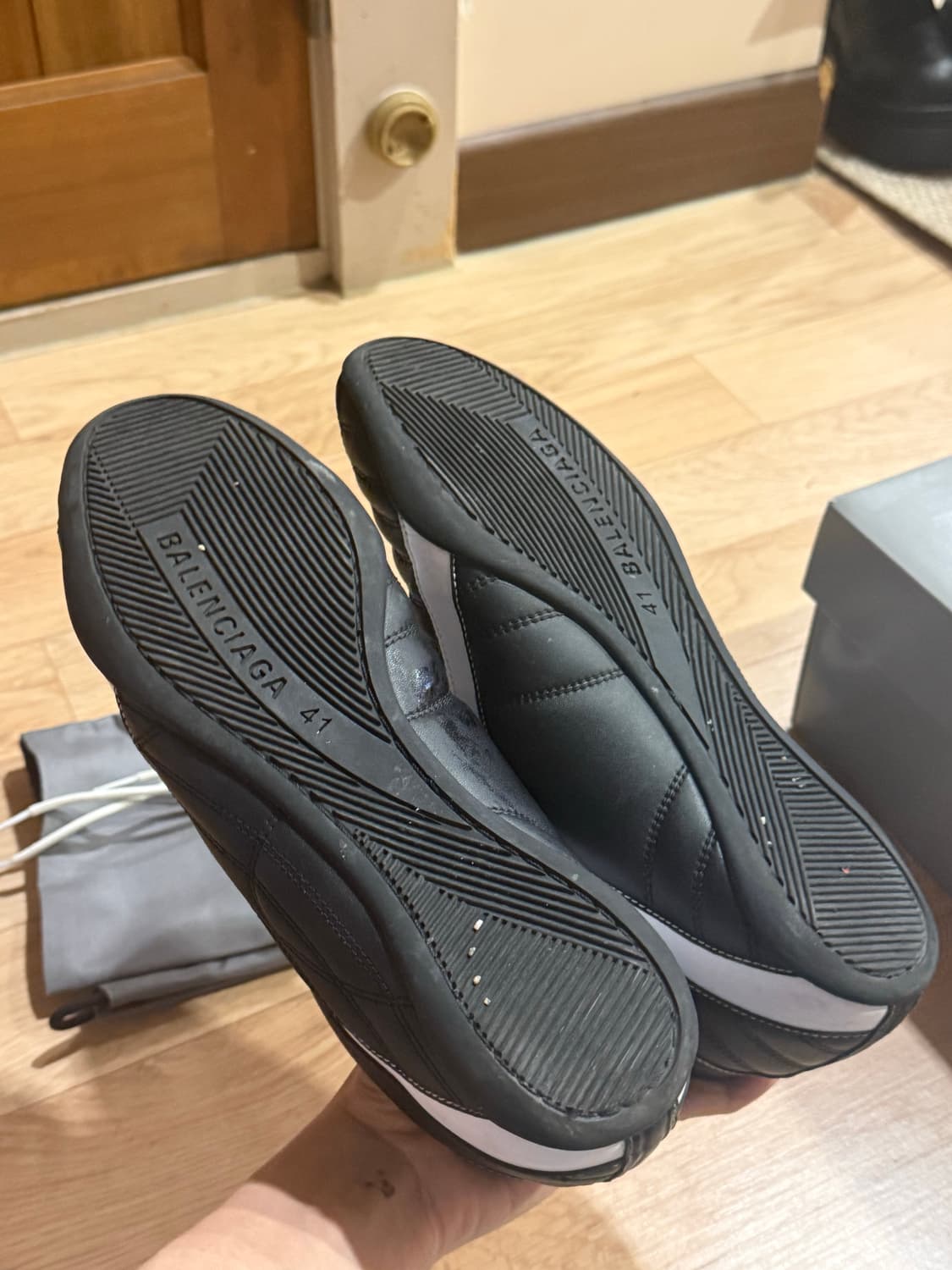 발렌시아가 젠 스니커즈 블랙 화이트 41E 팝니다. 상품이미지3