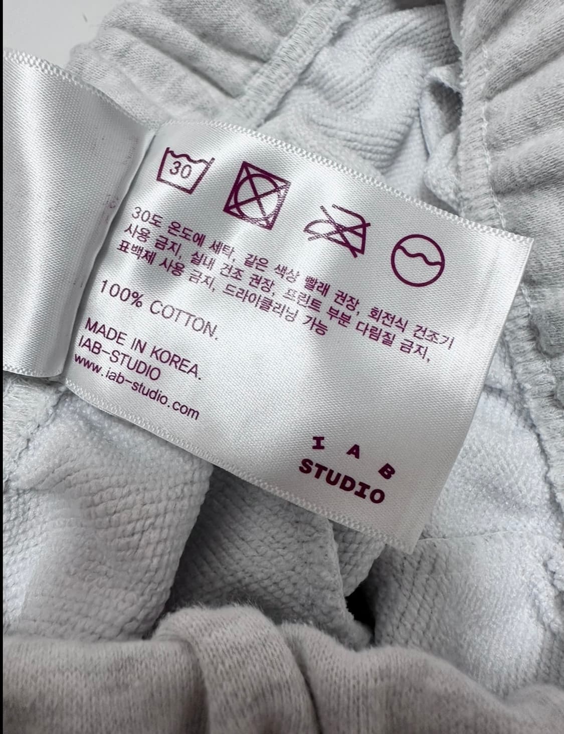 아이앱스튜디오 라이트 그레이 스웻팬츠 상품이미지5