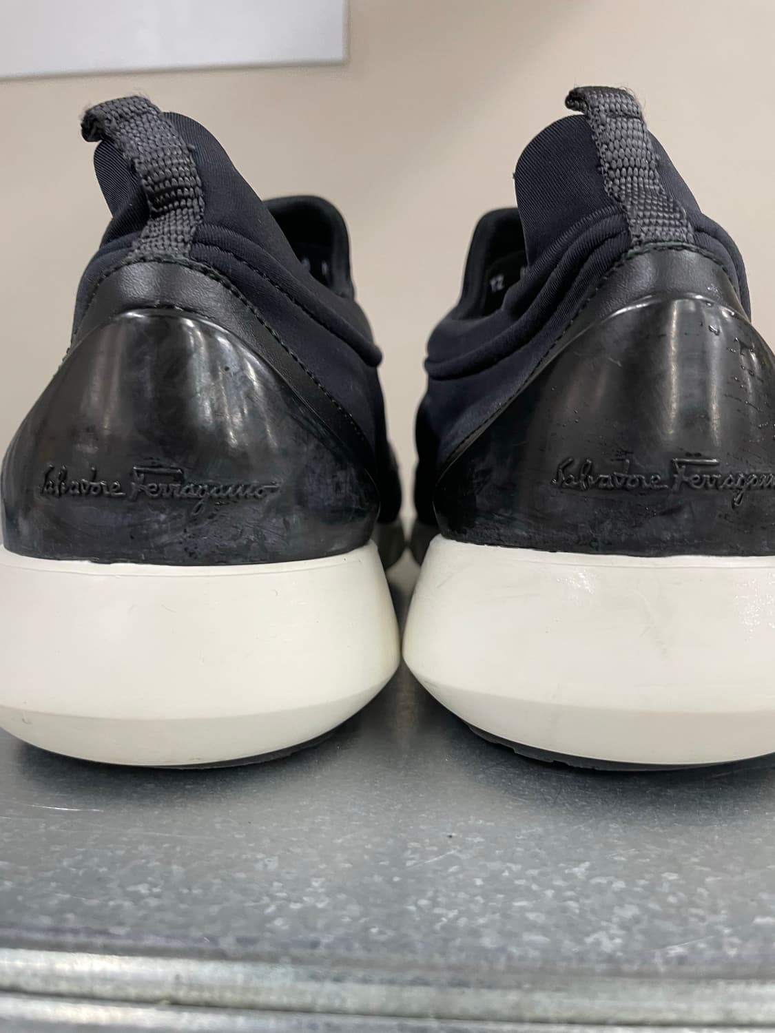 페라가모 슬립온 레더 스니커즈 8M 상품이미지8