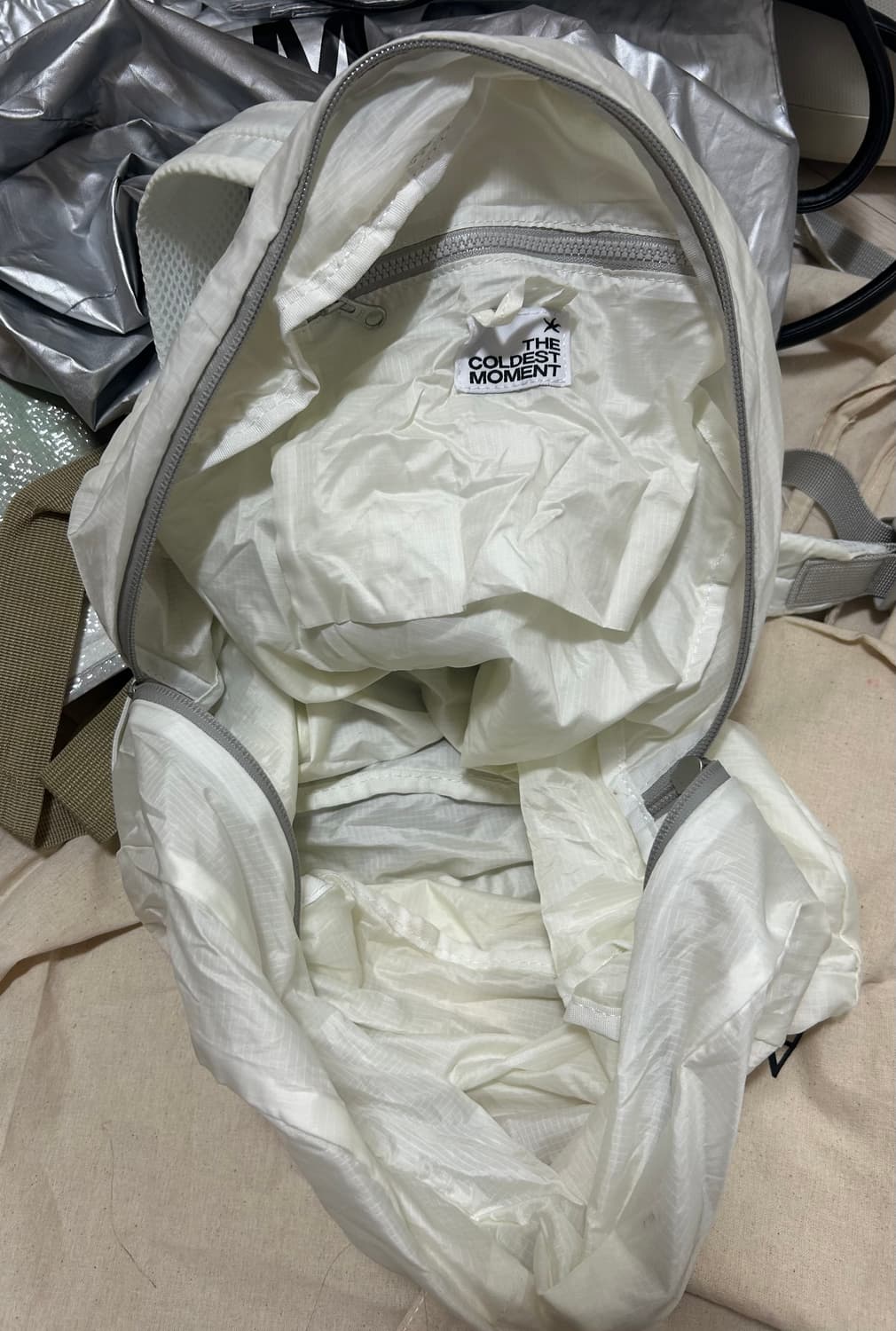 더콜디스트모먼트 패커블 백팩 상품이미지6