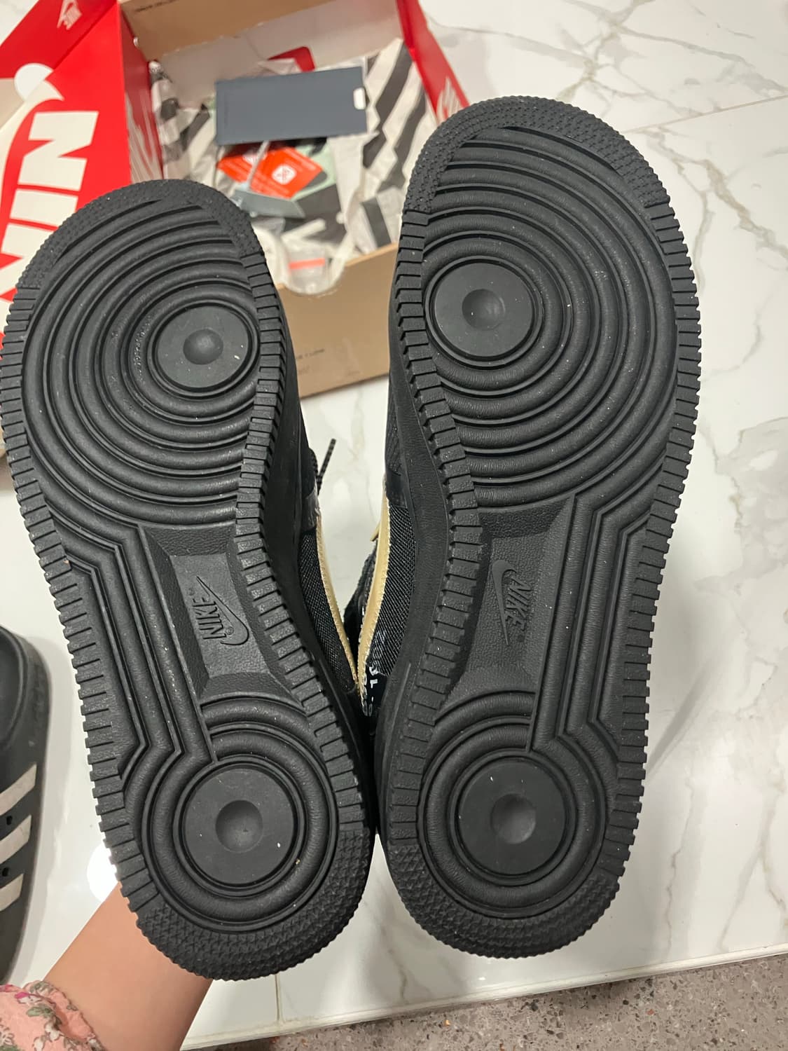 오프화이트더텐X나이키에어포스1 로우 블랙 275 상품이미지4