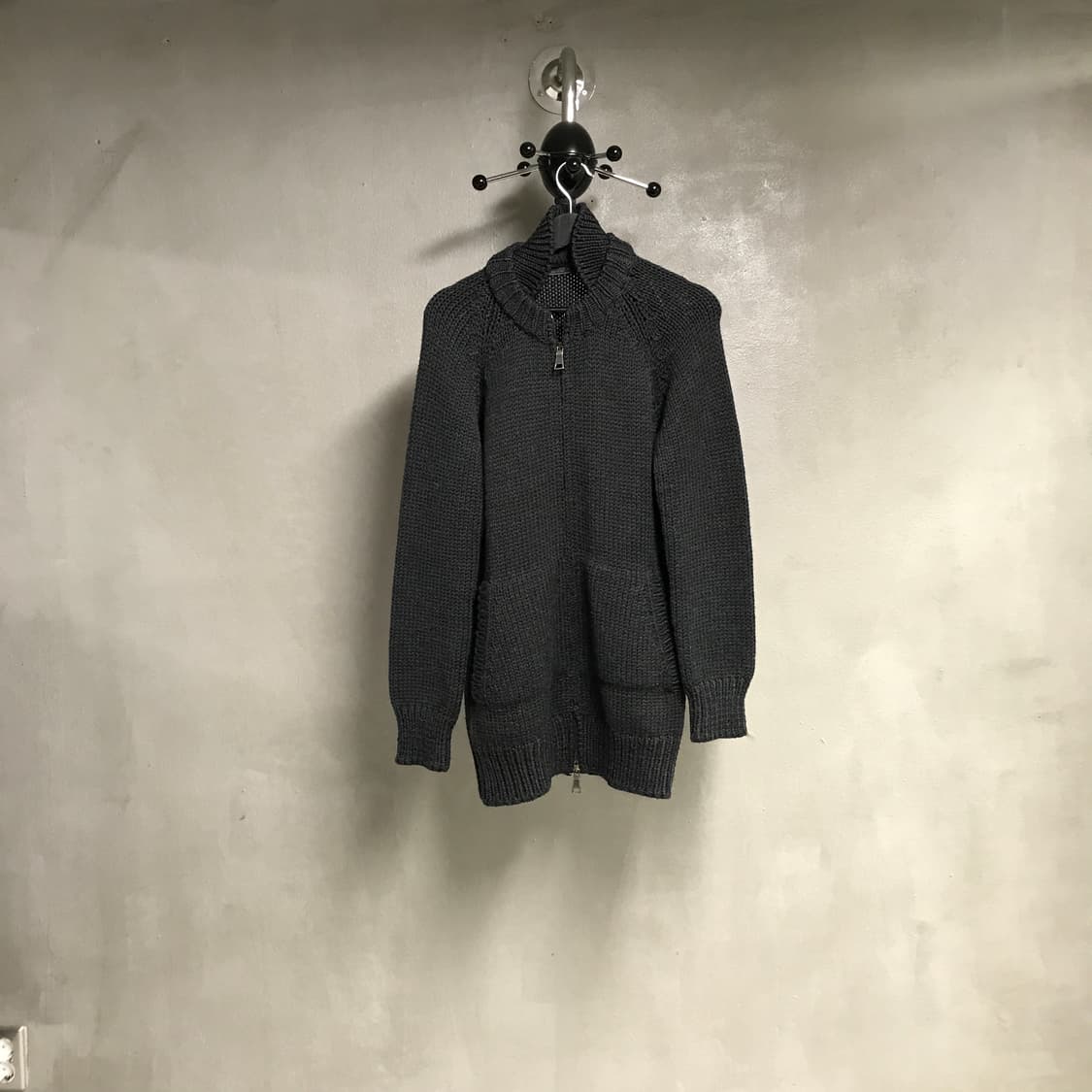 프라다 니트 집업 차콜 48 상품이미지1