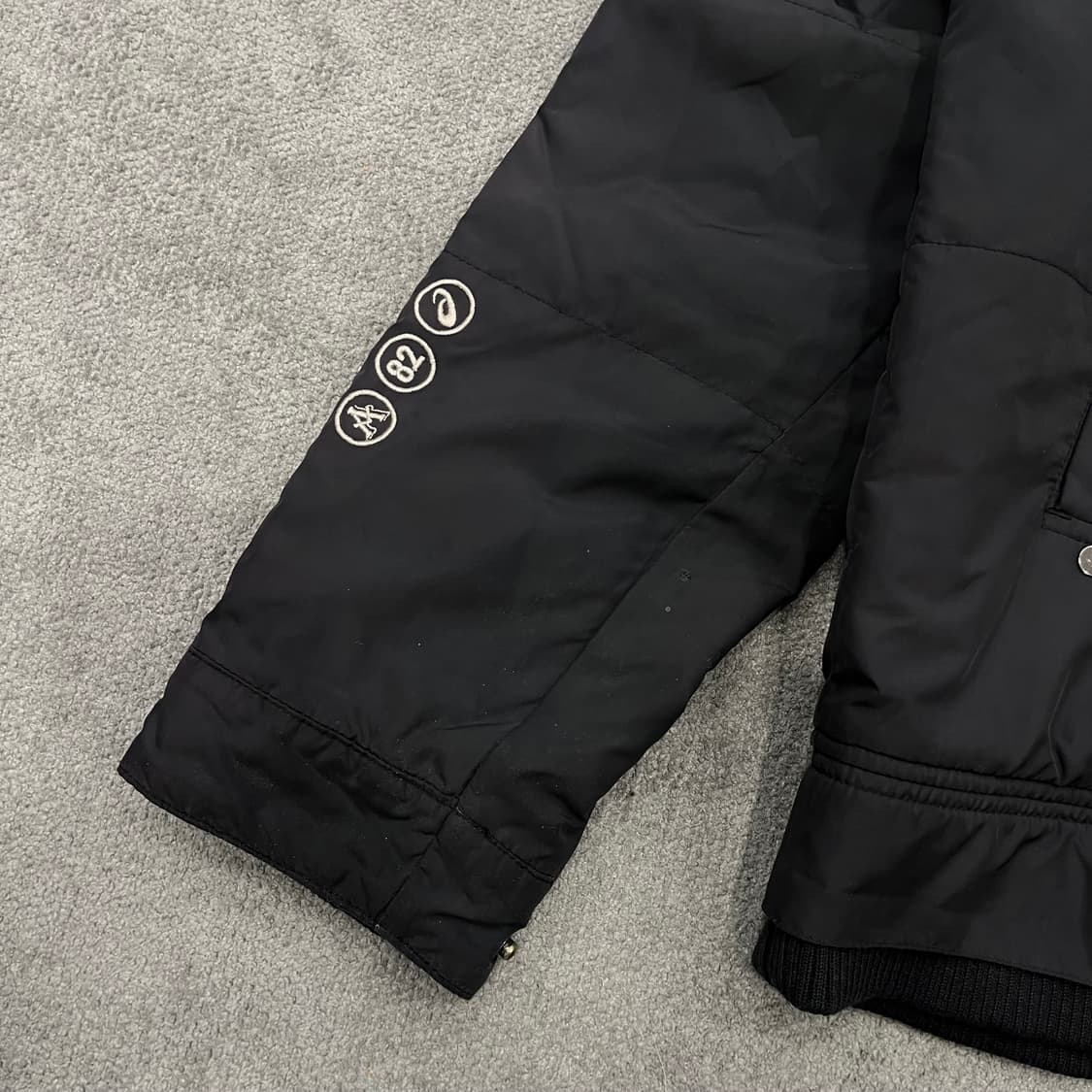 100 아식스 00s 바람막이 점퍼 상품이미지3