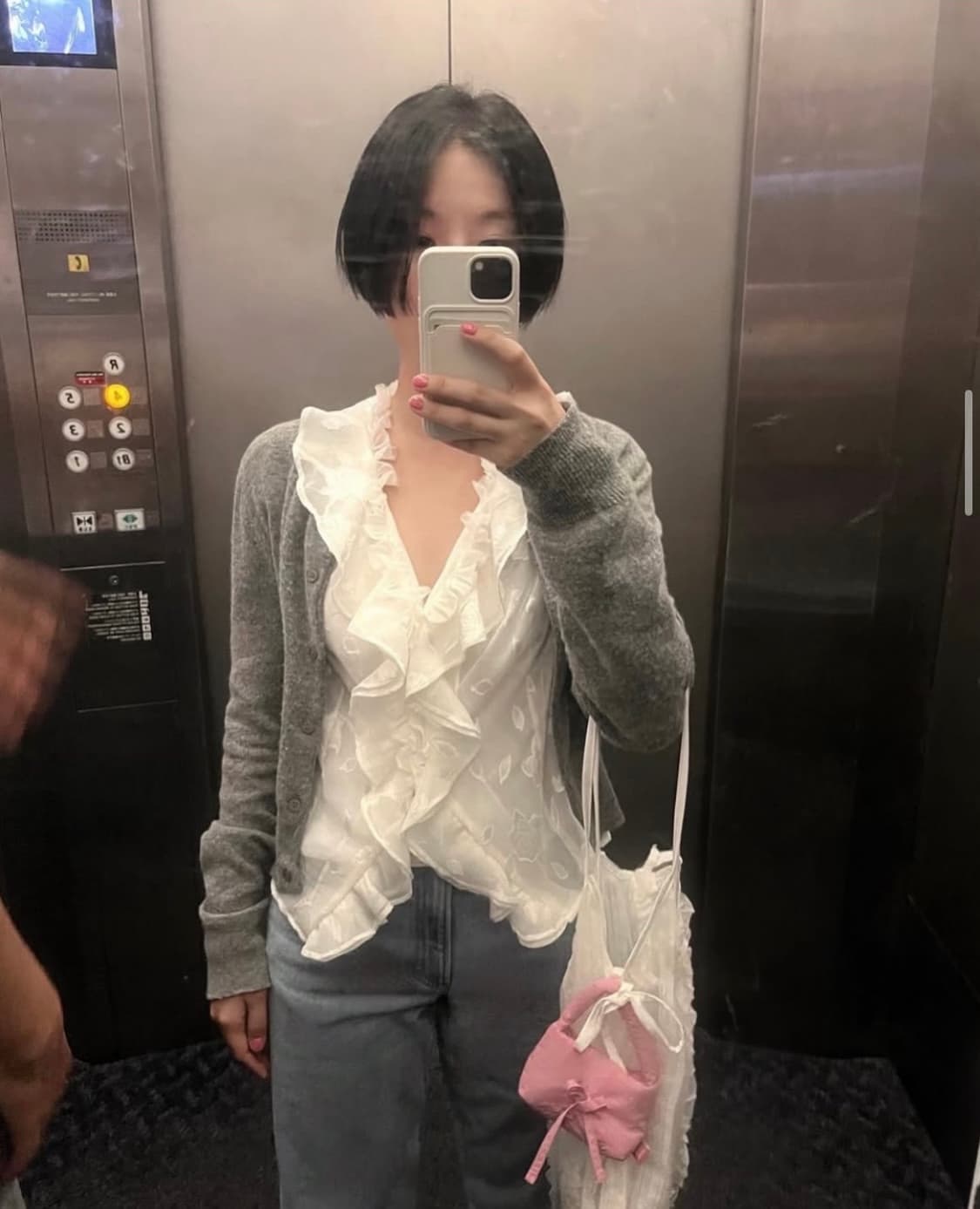 시눈 자카드 러플 블라우스 상품이미지1