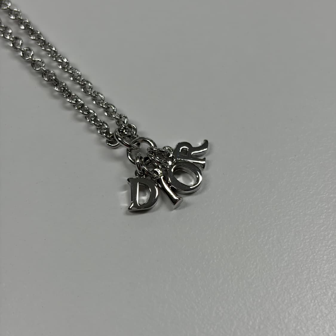 디올 이니셜 달랑이 목걸이 상품이미지2