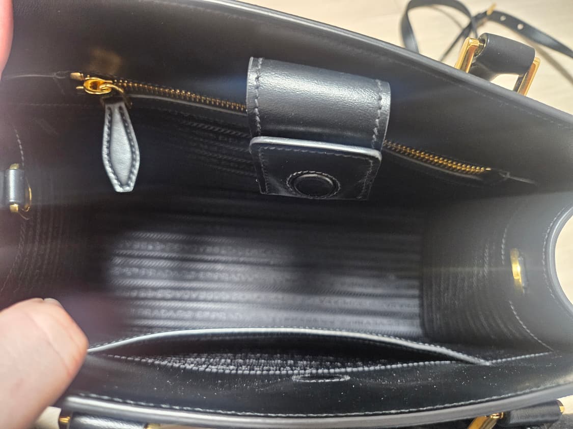 프라다 사피아노 블랙 토트백 + 스트랩 상품이미지2