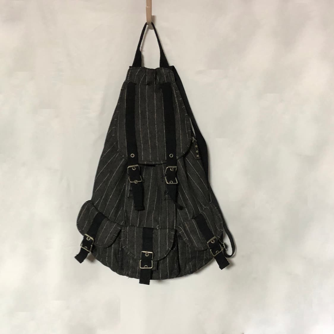 스트라이프 쓰리 포켓 백팩 그레이 상품이미지9