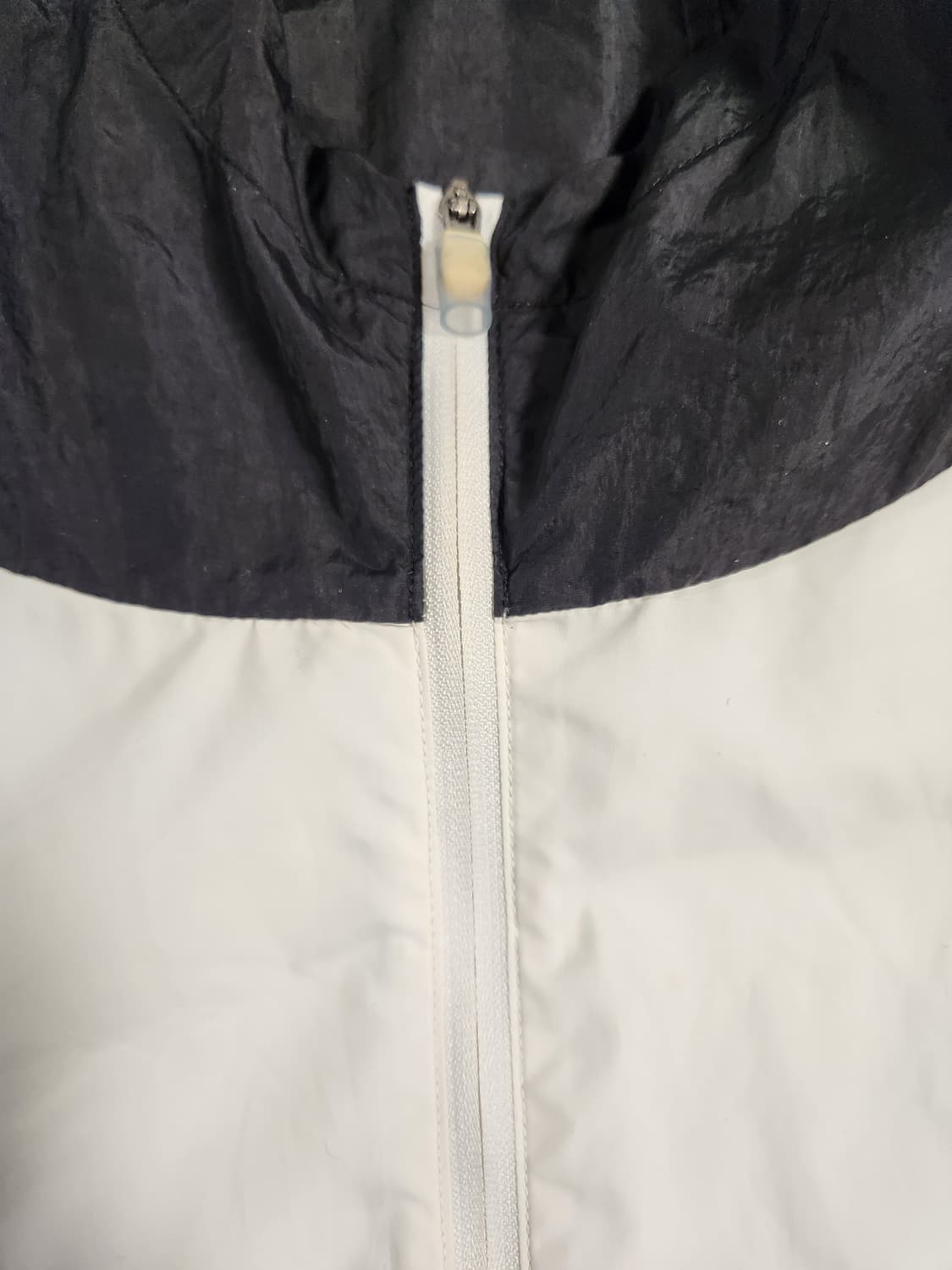 푸마 아노락 우븐 바람막이 사이즈L

사용감 거의 없어요
오염하자없이 깨 상품이미지5