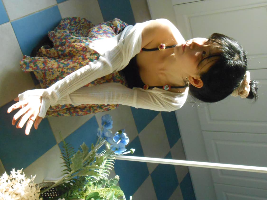 블랙 꽃방울 뜨개 끈나시 상품이미지2