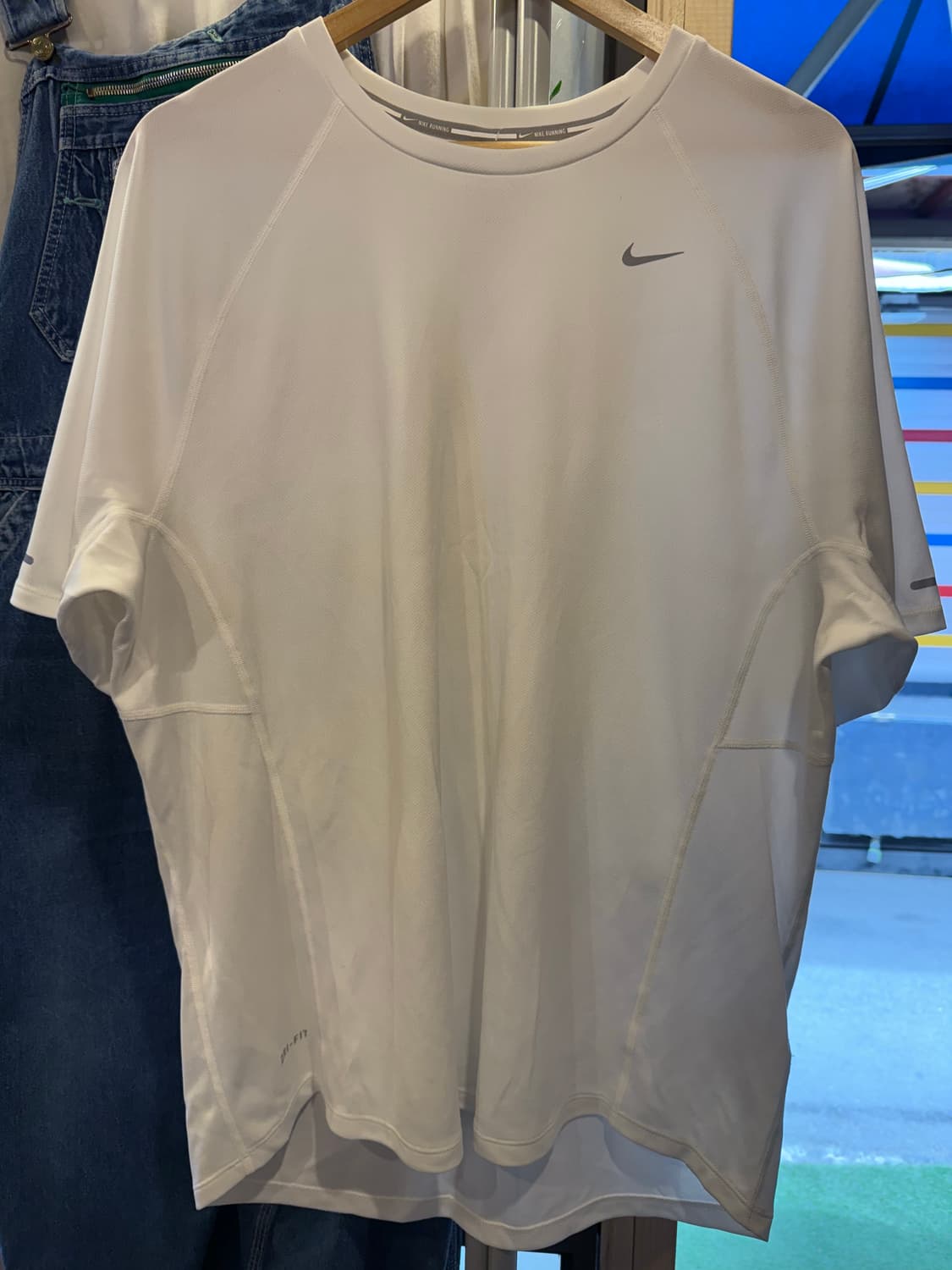 나이키 러닝 화이트 기능성 반팔 티셔츠 상품이미지1