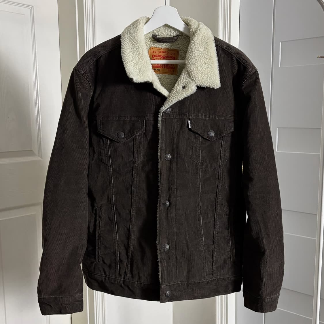 리바이스 셰르파 코듀로이 트러커 다크브라운 상품이미지1