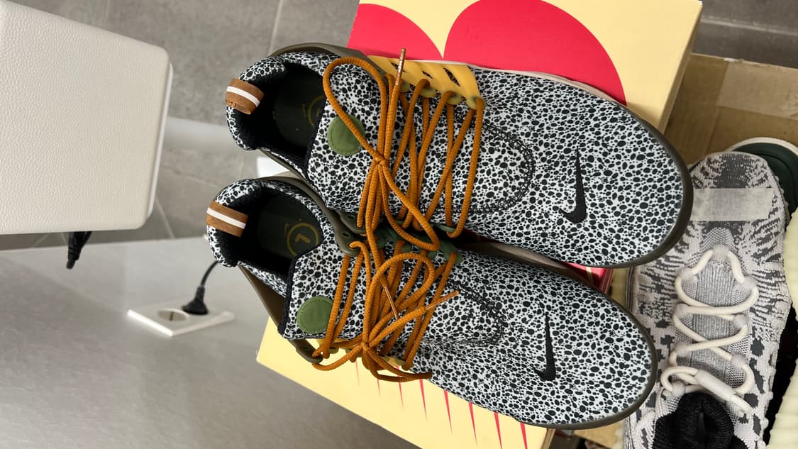 나이키 프레스토 사파리 상품이미지1