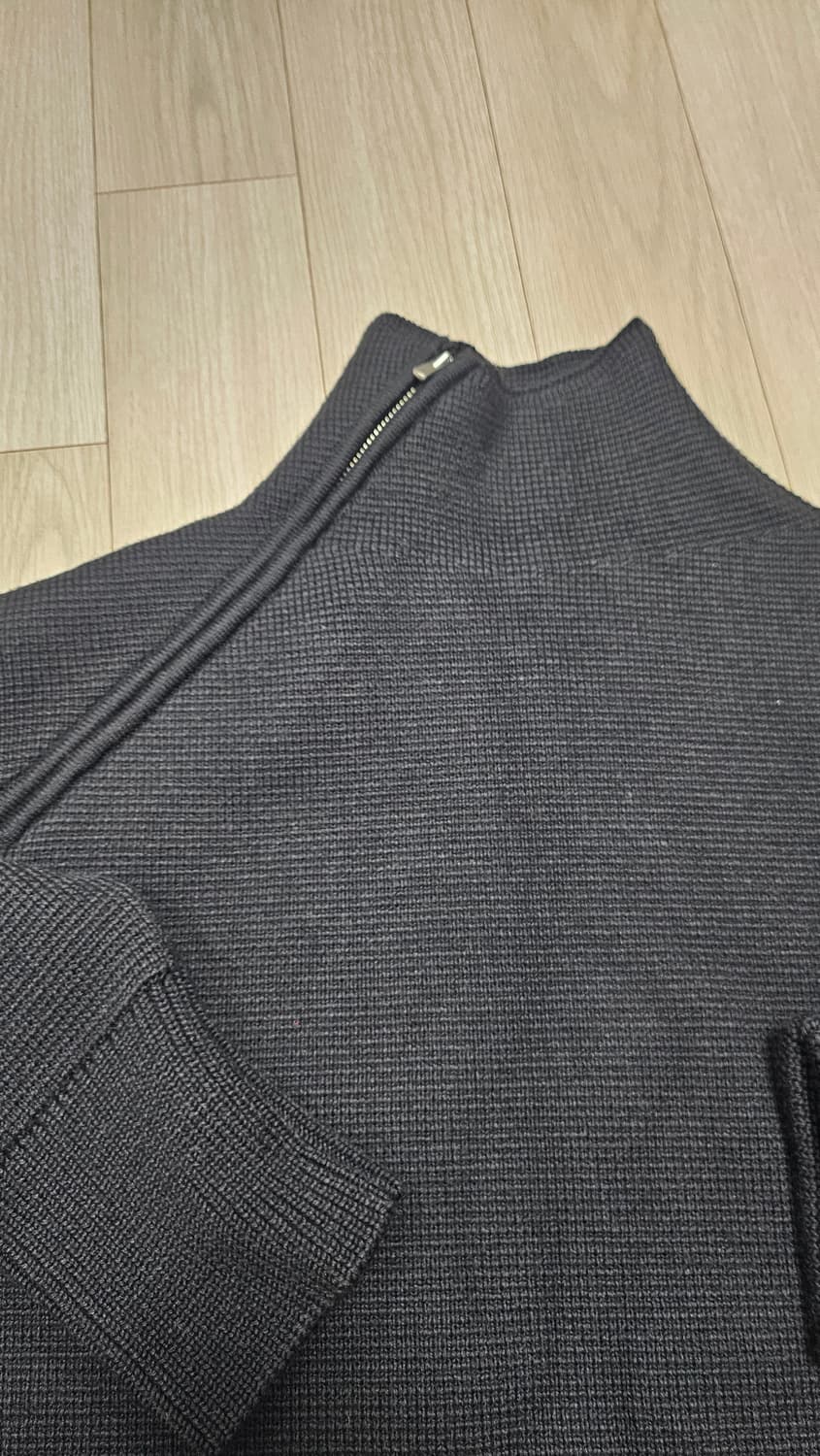 (새상품)자크뮈스 메리노울 넥 크롭 집업 스웨터 블랙/S 상품이미지2