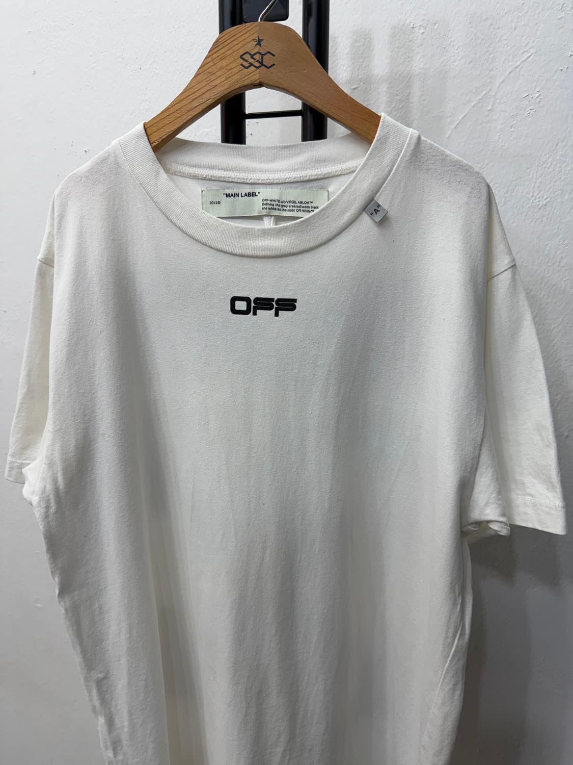 정품) 오프화이트 남성 반팔티 M 상품이미지3
