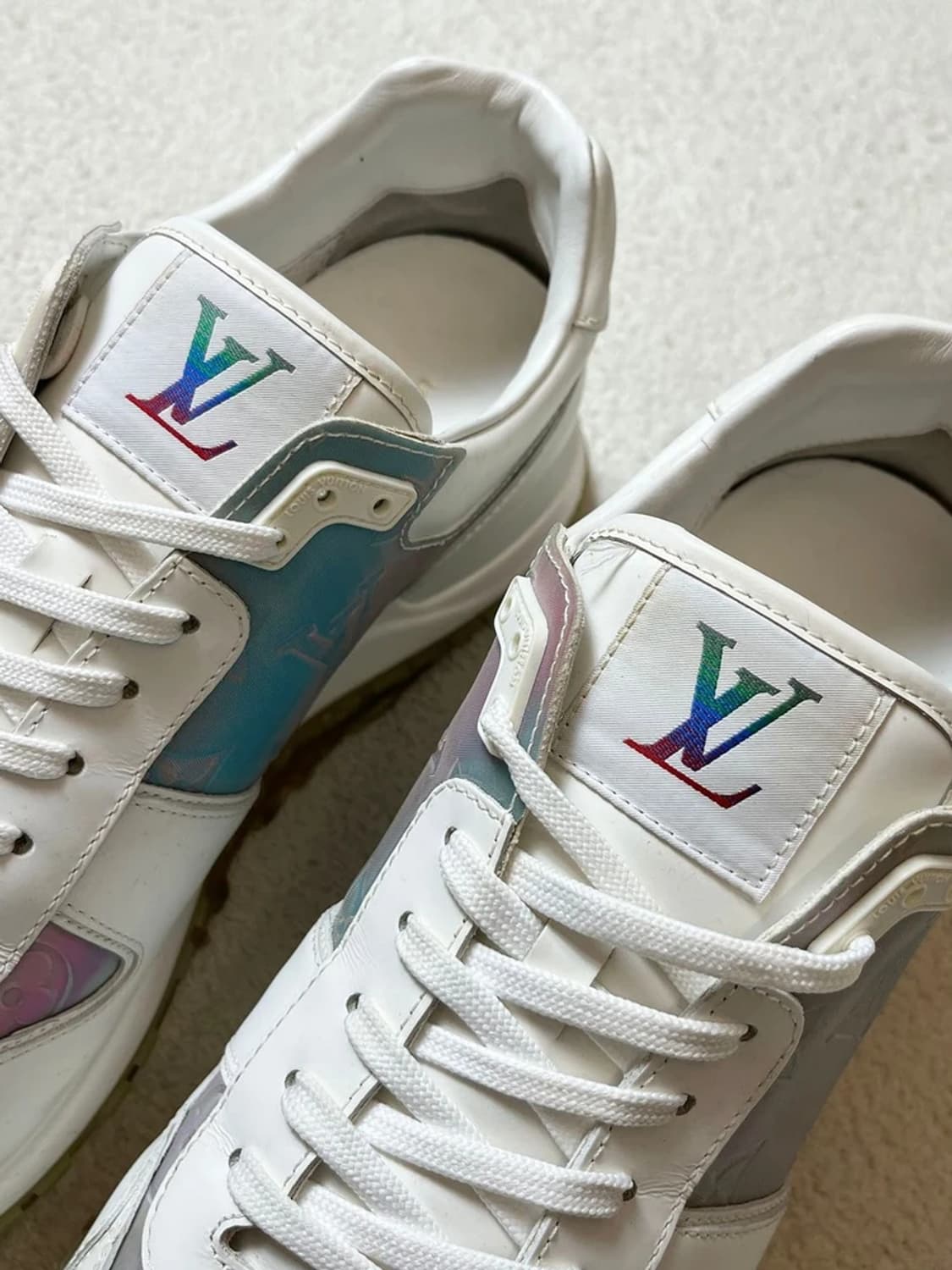 루이비통 런 어웨이 이리디센트 스니커즈 A1785 상품이미지3