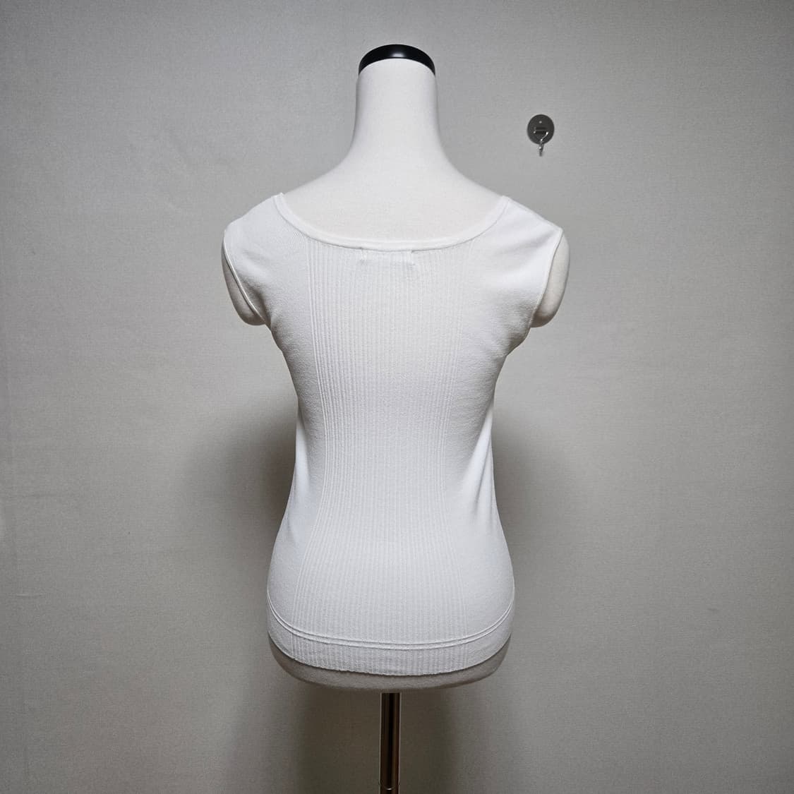 잇미샤 2021 슬리브리스 탑 상품이미지2