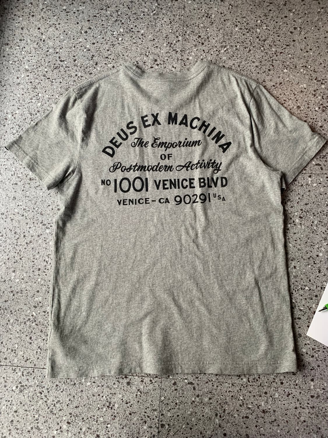 데우스 엑스 마키나 그레이 포켓티 상품이미지2