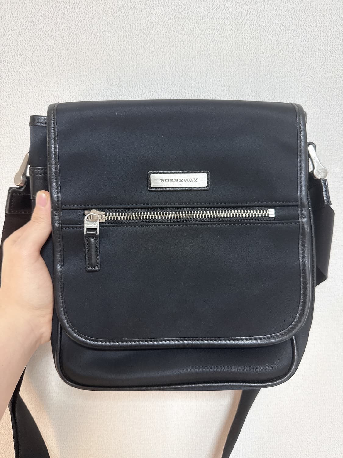 100프로 정품 버버리 체크 크로스백 상품이미지1