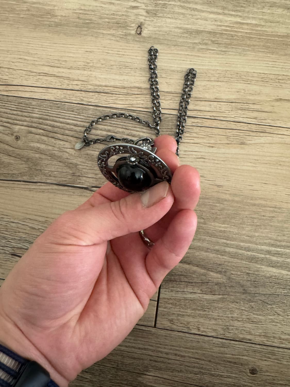 비비안 웨스트 우드 검정 목걸이 상품이미지3