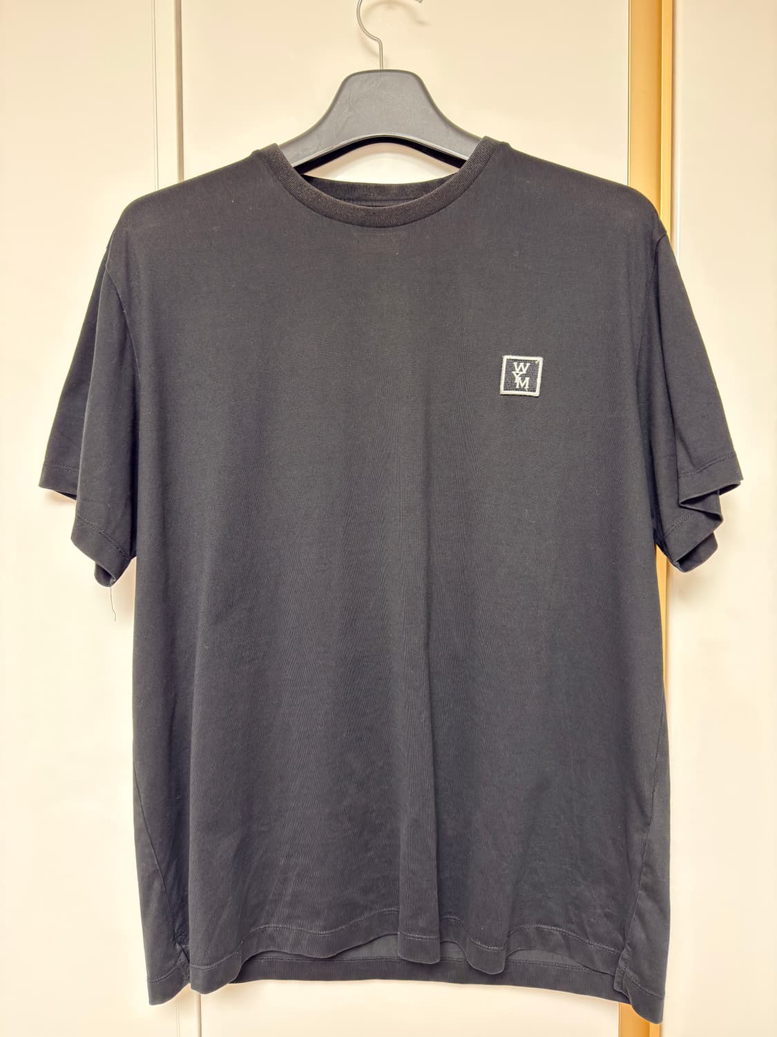 우영미 백로고 티셔츠 블랙 48 상품이미지1