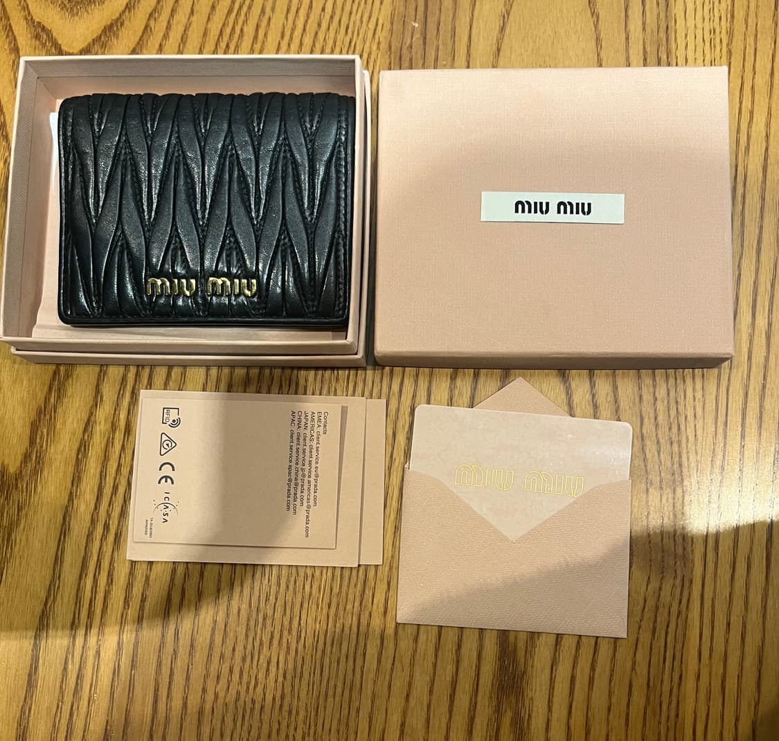미우미우 지갑 상품이미지1